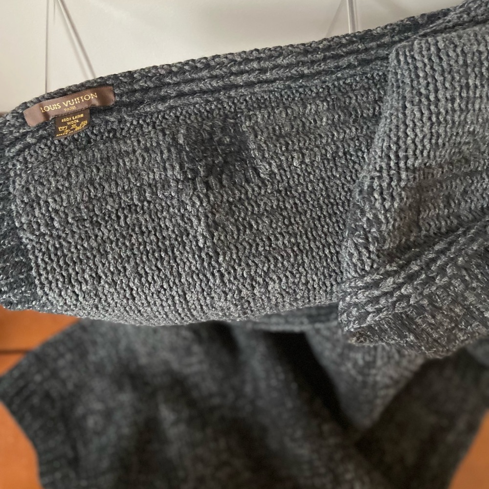 Louis vuitton grey damier wool scarf - Picture 12 of 12